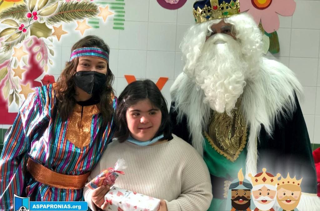 Sus Majestades los Reyes Magos de Oriente visitan la Unidad de Día